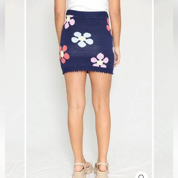 New Miss Sparkling blue flower knit mini skirt small med and large - Picture 2 of 3